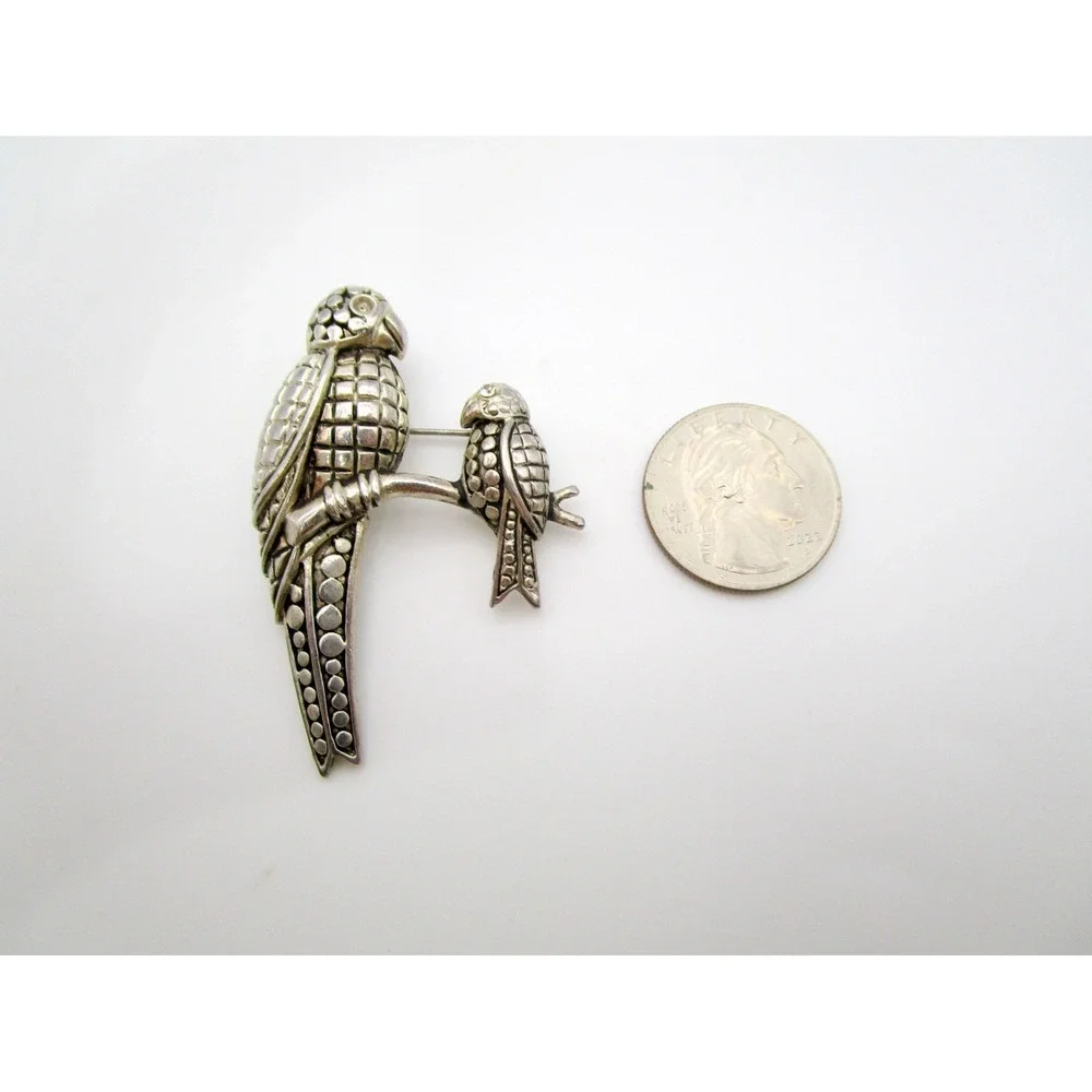 N/A parrot brooch